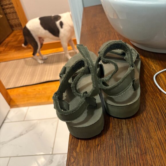 Gently Used Condition TEVA Womens Green Strappy Sandals Size 7 - Picture 6 of 6